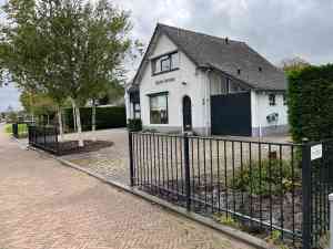 Inrijpoort tussen Kolommen ..jpg