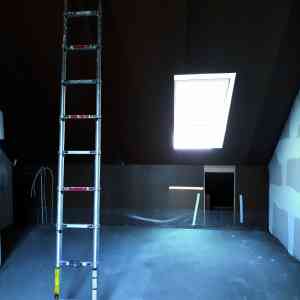 Zolderkamer tussenwand plaatsen en afwerken.jpg