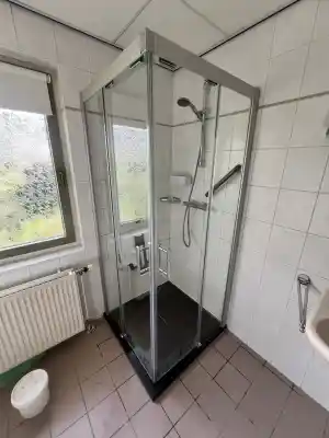 Modern en veilig douche naar behoefte van de klant.jpg