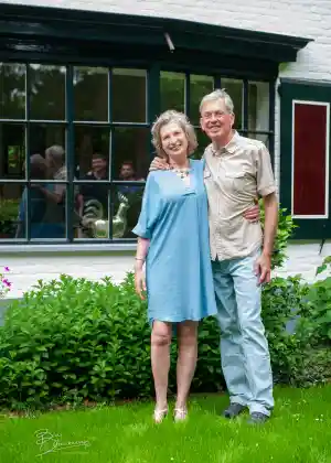Familieportretfotografie in eigen tuin.jpg