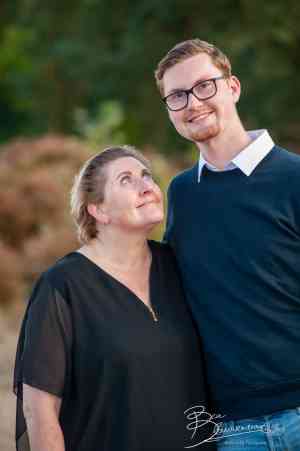 Liefdevolle familiefotoshoot op locatie.jpg