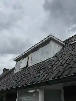 Boeidelen en zijkanten vervangen van een dakkapel.jpg