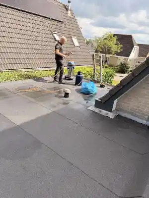 Plat dak renovatie Leeuwarden, 55 m² bitumen.jpg