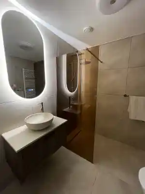 Badkamer en toilet renovatie Amsterdam Nieuw West.jpg