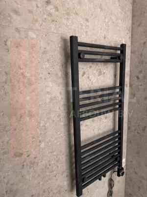 Badkamer renovatie met toilet - Concrete look.jpg