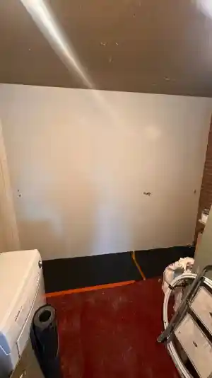 Van de berging naar de badkamer.jpg