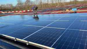 105 zonnepanelen cartcentrum Lelystad.jpg