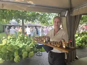 Tuindiner met ontvangst cocktails en luxe amuses.jpg
