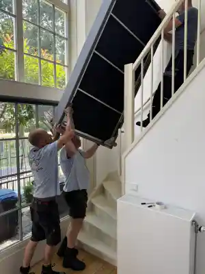 Meubels met zorg (de)monteren, in pakken en verhuizen..jpg