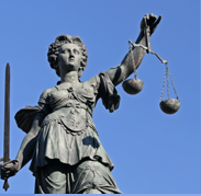 rechtsanwalt_berlin_Rechtsanwältin_Ellen_Apitz_2.jpg