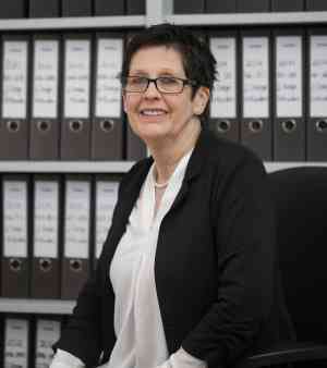 rechtsanwalt_wiershop_Regina_Weiner_Rechtsanwältin_3.jpg