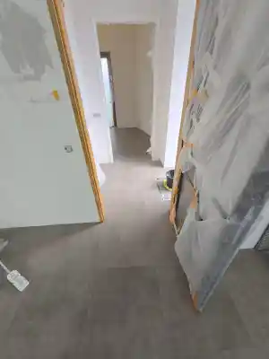 Vloertegels plaatsen – groot formaat tegels.jpg