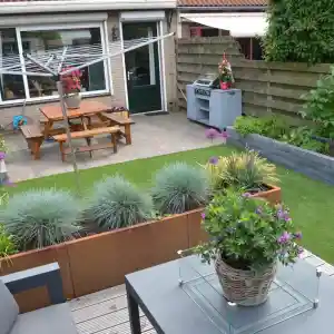 Een speels tuinontwerp met hoogteverschillen in Wijk bij Duurstede.jpg