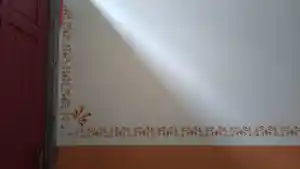 Schablonierarbeiten in einem alten Gebäude .jpg