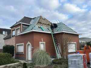 Renovatie Hellend dak Geel.jpg