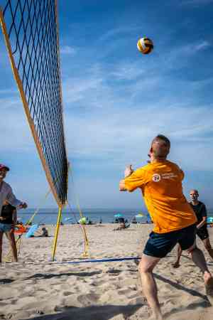 Bedrijfsuitje op het strand.jpg