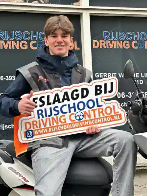 rijschool_rotterdam_Rijschool_Driving_control_2.jpg