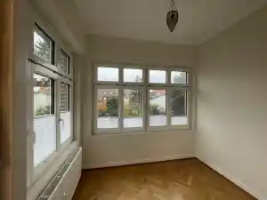 Gestaltung einer Altbau-Wohnung mit personalisierten Farbtönen.jpg