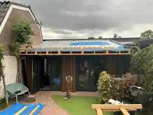 Dakisolatie, wortelwerende dakbedekking en dakramen plaatsen.jpg