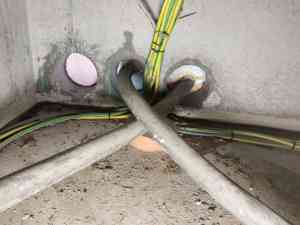 Afdichten doorvoeren hoogspanning cabine .jpg