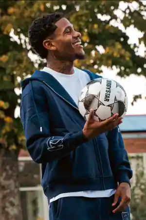 Fotoshoot met profvoetballer Tyrese Noslin in opdracht van Ktbehumble.jpg
