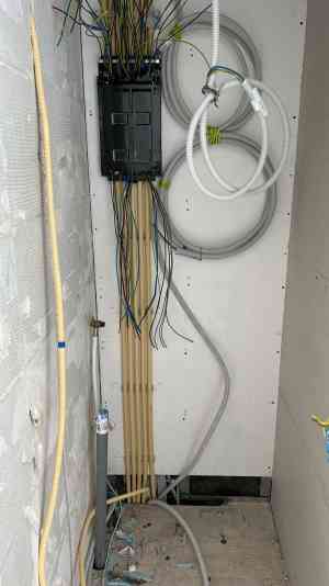 Nieuwe groepenkast gemonteerd .jpg