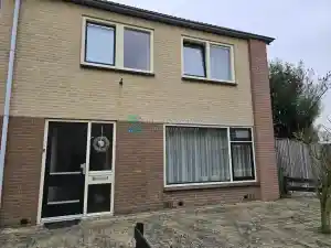 NuEcozaam Kunststof Kozijnen Wierden Zwartgrijs Houtnerf + Rolluiken.jpg