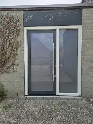 NuEcozaam Kunststof Kozijnen Almelo Wit Kleur Met Houtnerf Afwerking..jpg