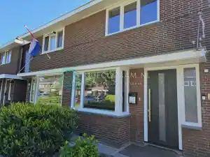 Kunststof Kozijnen Almelo Zuiverwit Kleur Met Houtstructuur, Antraciet.jpg