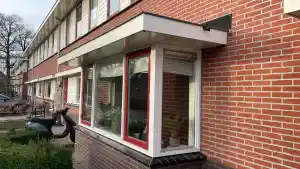 Overberg – Solar screens met maatwerk montage op erker.jpg