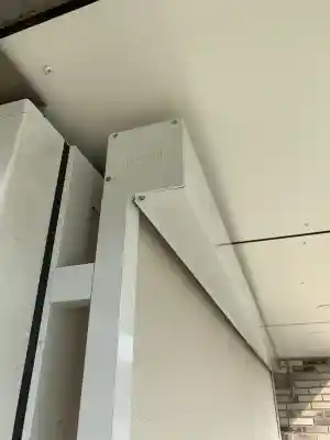 Amsterdam IJburg – VS Zipscreen bij moderne woning aan het water.jpg