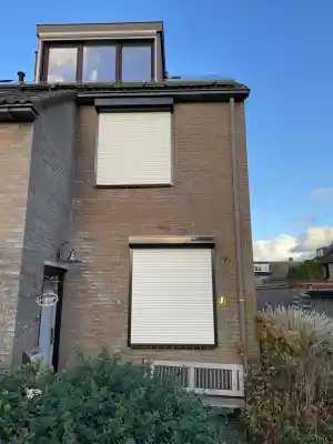 Kudelstaart – stijlvolle rolluiken met Somfy solar-aandrijving.jpg