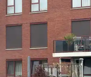 Project Nieuwegein – Ritsscreens in stijl van het gebouw.jpg