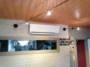 Daikin airco op voorgevel met 2 binnenunits.jpg