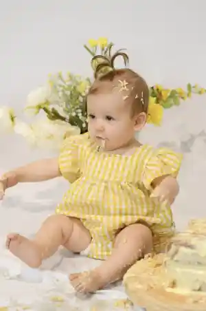 Smash cake Rosalie.jpg