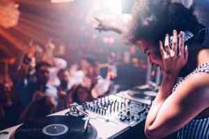 dj_hamburg-othmarschen_ELBKLANG_-_DJ_plus_Live_Band_2.jpg