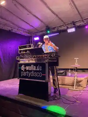 dj_schwedeneck_DJ-Wulla🎶_Mobile_Partydisco_3.jpg