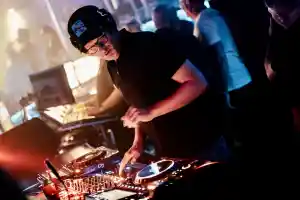 dj_witten_Mike_Brings_4.jpg