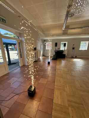 Hochzeit im Erdbeer- & Himbeerhof Gut Steinwehr mit Kaltfeuerwerk.jpg