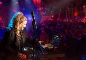 dj_puchheim_Sonja_Posmik,_Sängerin_&_DJane_4.jpg