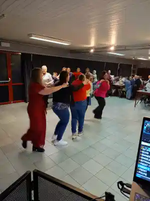 Gezellige Bruiloft Caro Benjamin .jpg