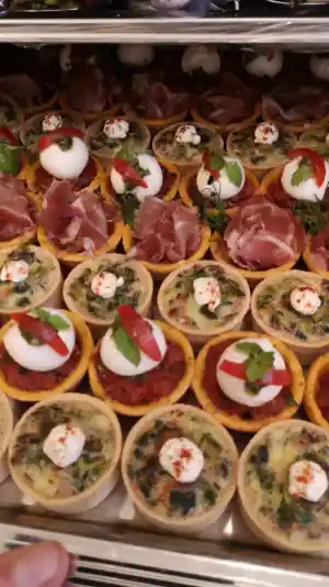 Fingerfoodbuffet.jpg
