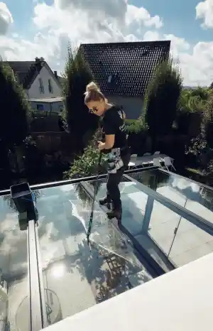 reinigungsfirma_m%C3%B6hnesee_Fensterengel-Glasreinigung_Nicole_Bury_3.jpg