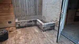 Strak maatwerk: bloembakken van stapelblokken.jpg