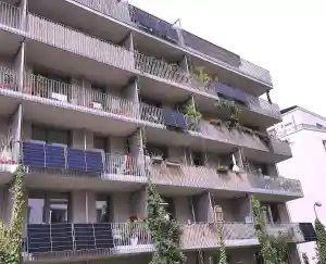 75 Balkonkraftwerke für Wohnungsbaugesellschaft in Kreuzberg.jpg