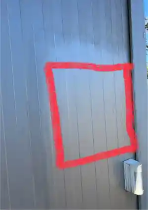 Metallfassade Probereinigung .jpg