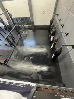 Tägliche Unterhaltsreinigung in Sportanlagen, höchster Hygiene standar.jpg