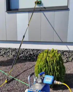 Fensterreinigung mit Reinwassertechnik – streifenfrei ohne Chemie.jpg