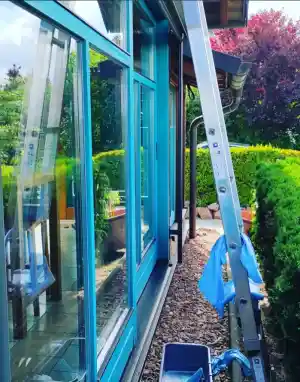 Fenster- und Rahmenreinigung – gründlich, streifenfrei und zuverlässig.jpg