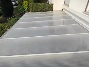 Professionelle Reinigung von Terrassenüberdachungen & Stegplatten.jpg